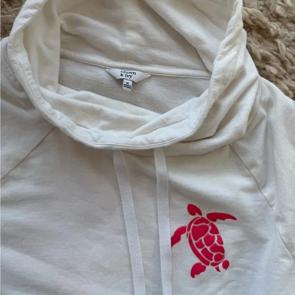 🎯 3 for $15 🎯 Crown and Ivy white tunic with pink sea turtle Women’s size medium - Picture 2 of 4